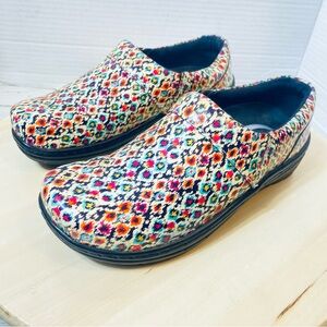 Klogs Footwear Womens 7M Mission Clog Pyramid Print Nursing Shoe Slip Resistant